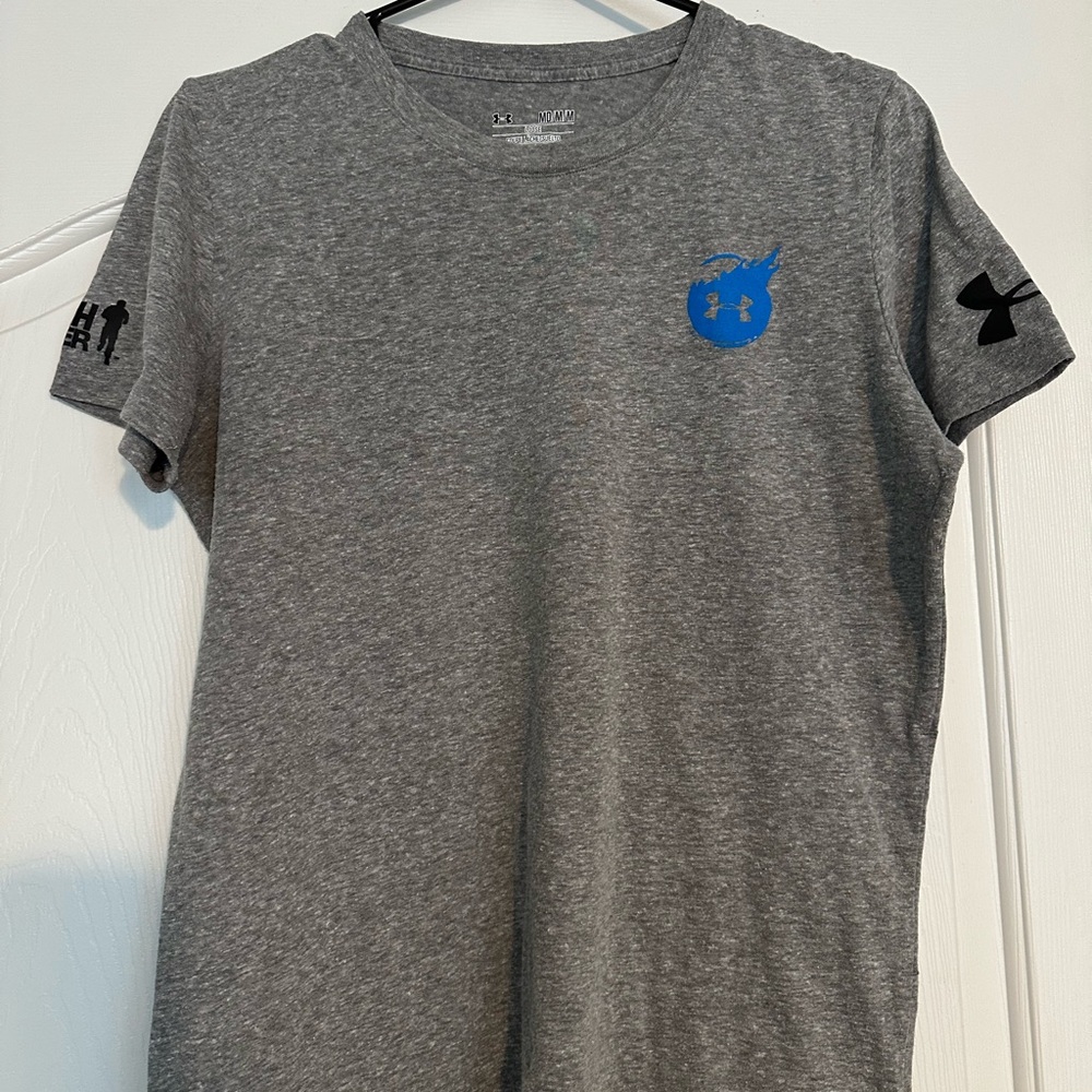 Under Armour women’s Heather Gray Tee with Blue Logo. Soft. Size Medium.